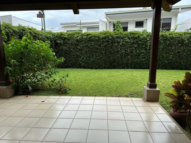 Town House de 3 habitaciones en condominio en Santa Ana in Santa Ana, San José — $2,250 - Photo 2 of 12