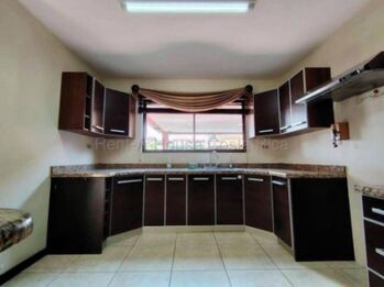 MLS-27-151 KQ ALQUILER CASA SAN JOAQUIN FLORE HEREDIA CONTACTENOS AL # 88987222 en San Joaquín, Flores, Heredia — 650 000 ₡ - Foto 5 de 10
