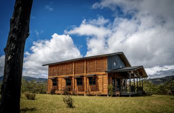 Casa Coyotes: Obra de Arte Sostenible y Retiro de Bosque Nuboso en Cartago en San Isidro, El Guarco, Cartago — $250,000 - Foto 4 de 30