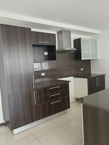 Venta de Apartamento en San José-Uruca. RAH 26-1993 en Uruca, San José — $175,000