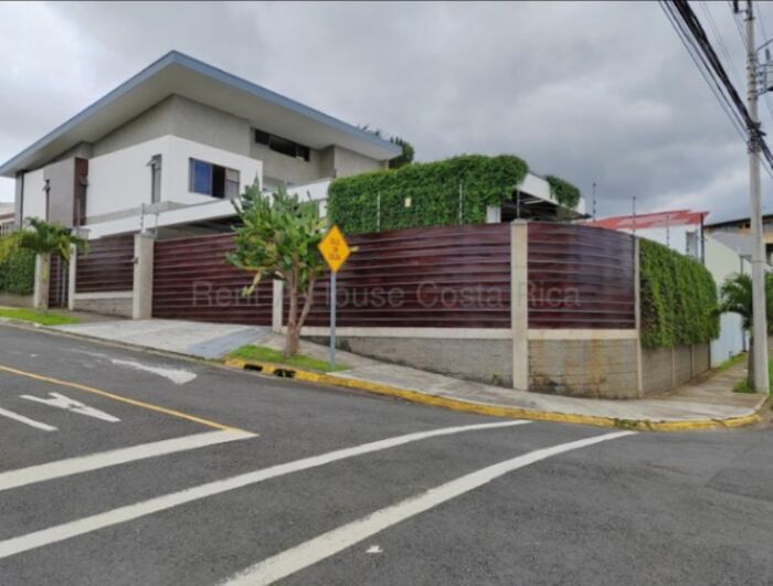 Venta de Casa en Montes de Oca-San Pedro. RAH 27-71 in San Pedro, Montes De Oca, San José — $575,000