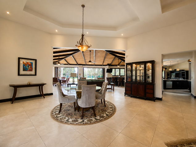 Casa en venta los Reyes La Guacima Alajuela en Guácima, Alajuela — $950,000 - Foto 2 de 36