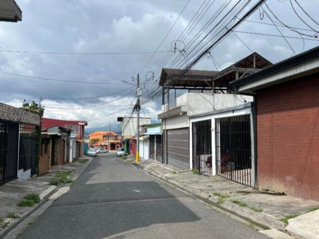 Venta de Funcional Casa en Desamparados / Mls. 25-1915 OFC JB en San Juan De Dios, Desamparados, San José — $110,000