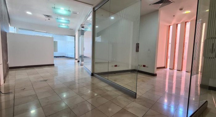 ALQUILER DE OFICINA, SAN JOSE, ESCAZU, PLAZA ROBLE in Escazú, San José — $4,314