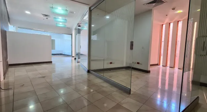 ALQUILER DE OFICINA, SAN JOSE, ESCAZU, PLAZA ROBLE in Escazú, San José — $4,314 - Photo 2 of 6