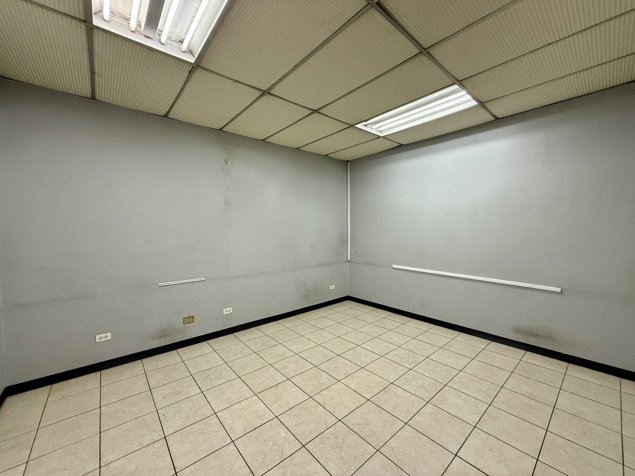 ALQUILER OFICINA CON 5 PARQUEOS EXCLUSIVOS Y ASCENSOR of.3 (MJ) in Carmen, San José — ₡ 590 000 - Photo 2 of 5
