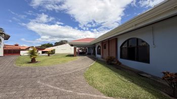 Propiedad de inversión de uso mixto | Las Mandarinas, Alajuela in San José, Alajuela — $2,100,000 - Photo 5 of 19