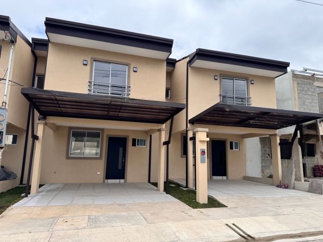 Venta de casa 3 hab 2.5 baños, 2 pisos, en Vila del Bosque in Aguacaliente, Cartago — ₡ 86 000 000