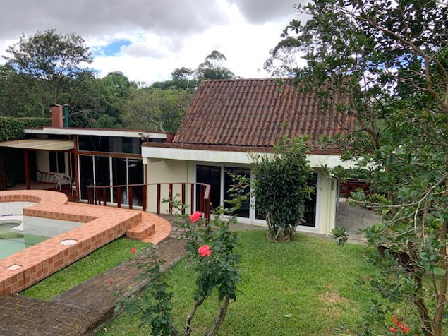Venta o alquiler de casa independiente con uso de suelo. Granadilla. en Granadilla, Curridabat, San José — $7,000