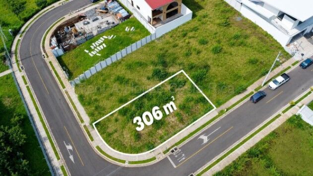 Venta lote esquinero con doble frente en residencial familiar #26-2241 GS in San Isidro De El General, Pérez Zeledón, San José — $143,000