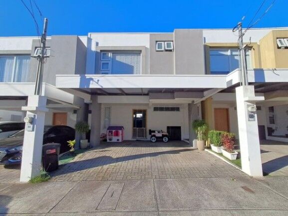 Venta de casa en Condominio en Lagunilla de Heredia. RAH 26-993  en Heredia — ₡ 89 000 000