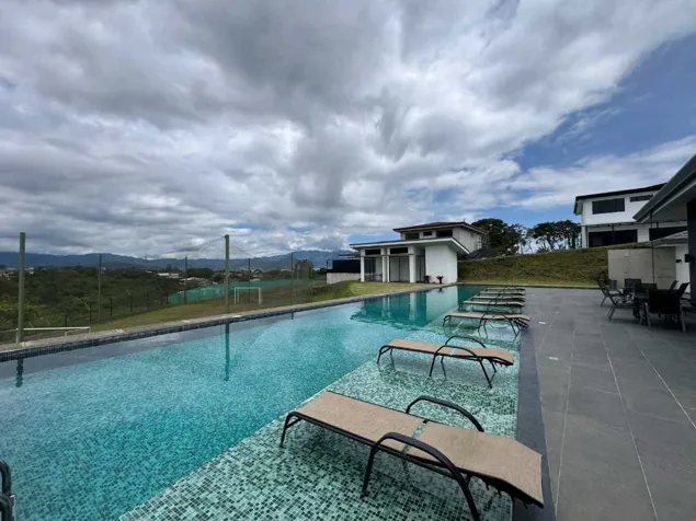 ESTRENE CASA DE LUJO EN CONDOMINIO TERUMA, MORAVIA.m en San Vicente, Moravia, San José — ₡ 175 000 000