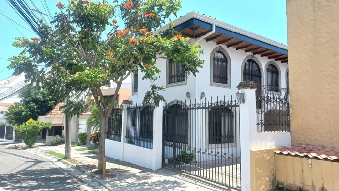 Venta de Propiedad con 2 Apartamentos en San Rafael de Escazú #26-1207 GS en San Rafael, Escazú, San José — $400,000