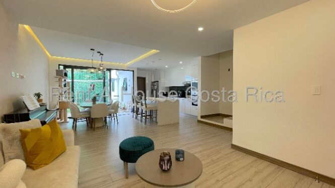 Venta de Hermosa Casa en San Antonio de Escazú26-1421  en San Antonio, Escazú, San José — $350,000