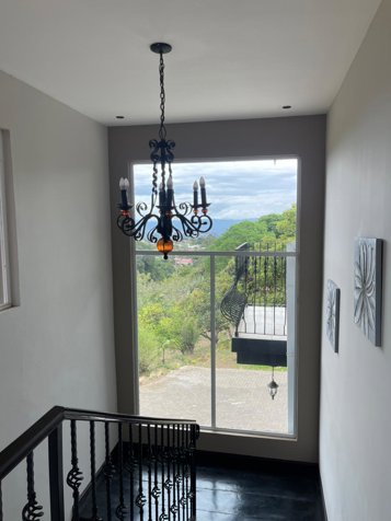 Impresionante casa moderna de 3 dormitorios con amplios jardines. in Grecia, Alajuela — $179,000,000 - Photo 2 of 16