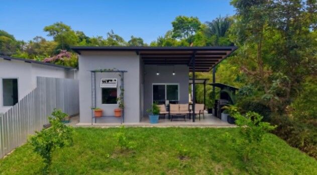 SE VENDE CASA MODERNA TOTALMENTE AMOBLADA EN VILLA NUEVA DE PEDREGOSO CON JACUZZI PREMIUM in San Isidro De El General, Pérez Zeledón, San José — $99,900