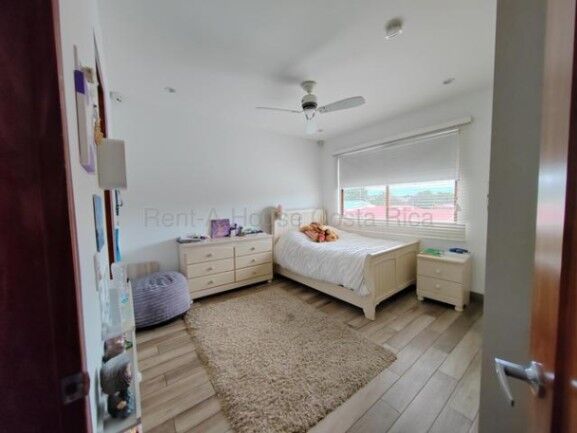 MLS-27-71 KQ VENTA CASA SAN PEDRO SAN JOSE CONTACTENOS AL # 88987222 in San Pedro, Montes De Oca, San José — $575,000