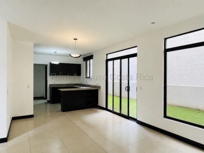 Venta de casa con patio y amenidades en Heredia #26-2246 GS in Ulloa, Heredia — $234,782