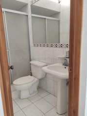 Venta de Apartamento de Dos Plantas en Condominio Villas Jade, Tibás. RAH 26-2235 in Anselmo Llorente, Tibás, San José — $220,000 - Photo 4 of 20