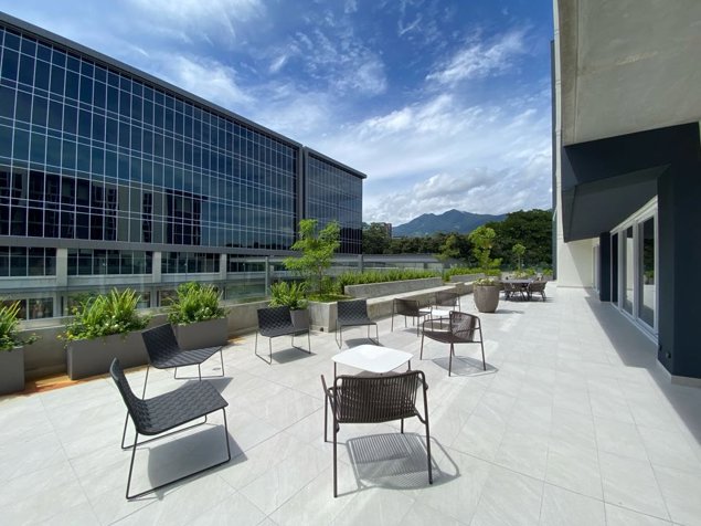 En Avenida Escazu, Apartamento para Alquiler. in Escazú, San José — $1,800