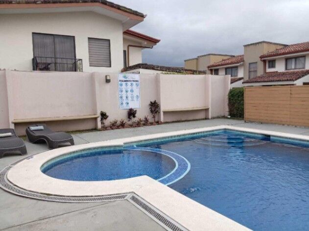 Venta de Casa con patio en Santo Domingo Heredia en Santo Domingo, Heredia — ₡ 105 000 000