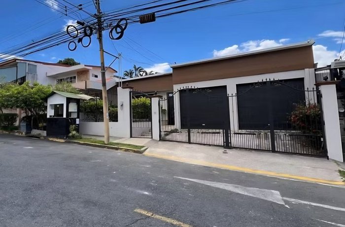 CASA EN ROHRMOSER in Pavas, San José — ₡ 181 185 115 - Photo 2 of 3