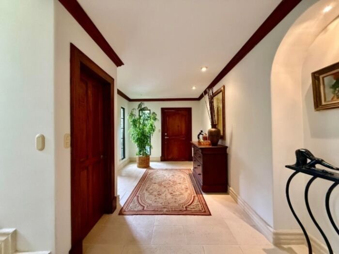 Se vende casa con patio en San Rafael Escazú 26-1338 en San Rafael, Escazú, San José — $595,000