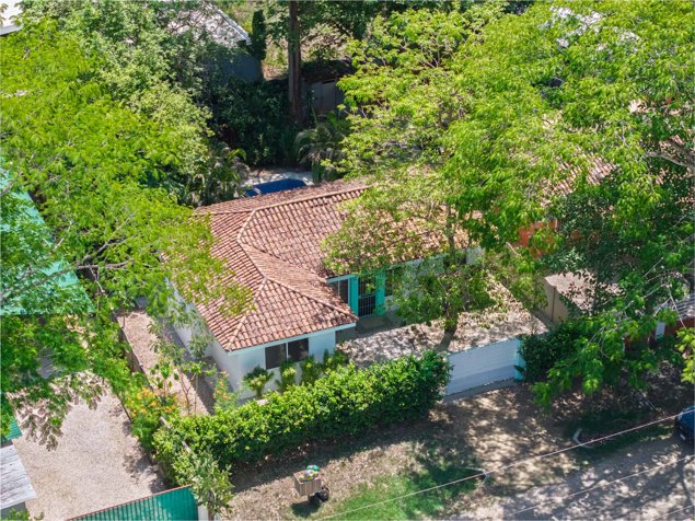 Casa de Playa en Venta en Surfside, Playa Potrero en Santa Cruz, Guanacaste — $325,000