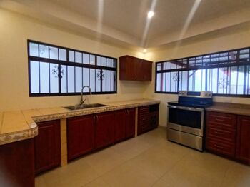  ALQUILER O VENTA CASA EN HEREDIA SAN RAFAEL RESIDENCIAL EL CASTILLO Tel: 83259589 en Ángeles, San Rafael, Heredia — $1,900 - Foto 4 de 12