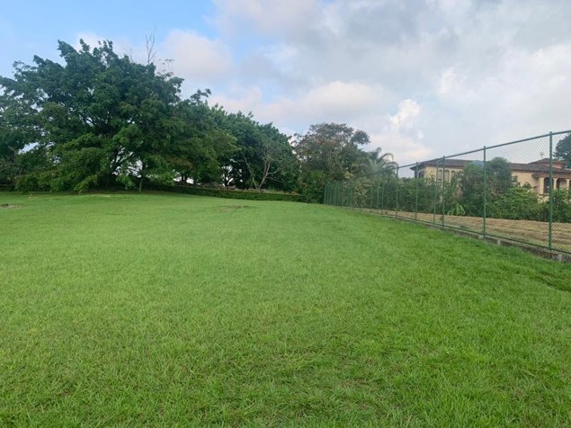 Se Vende Lote Condominal en Condominio Los Manzanos Los Reyes en Santa Ana, San José — $350,000