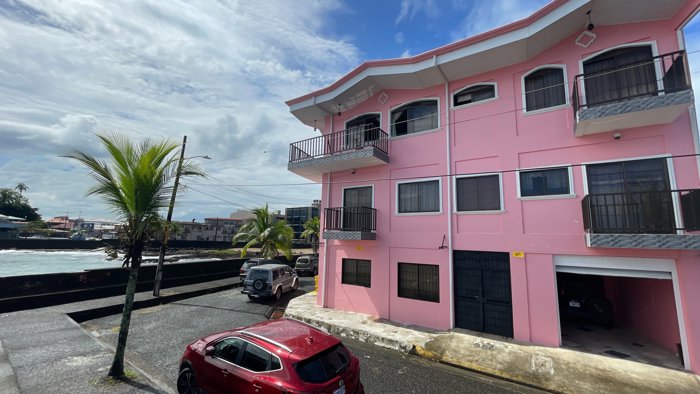 REBAJADO! EDIFICIO APARTAMENTOS Y OFICINAS, LIMON, COSTA RICA en Limón — $350,000