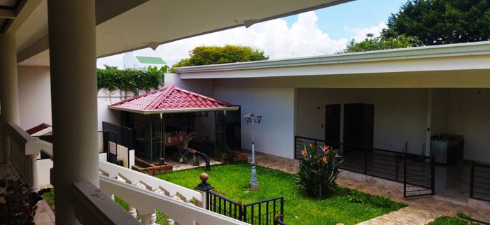 Casa en Venta en Curridabat, Sanchez UNA PLANTA 5PJG9828176 en Curridabat, San José — $1,300,000