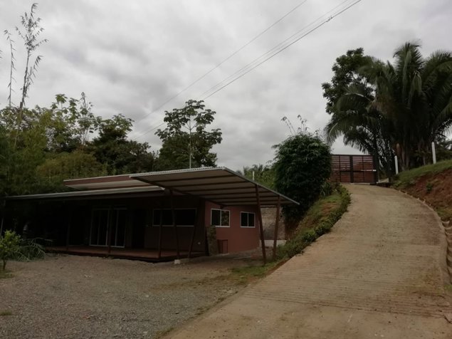 Terreno Mixto 5500m2 con Tres Lofts en Quepos en Quepos, Puntarenas — $850,000