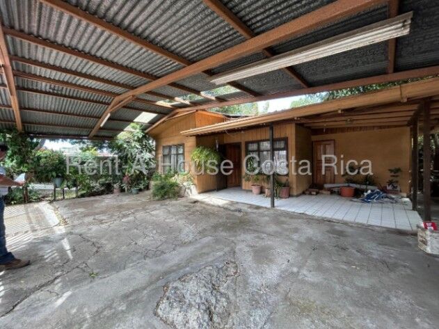 Venta de Confortable Casa en Santa Ana / Mls. 26-1477 OFC JB in Santa Ana, San José — $500,000