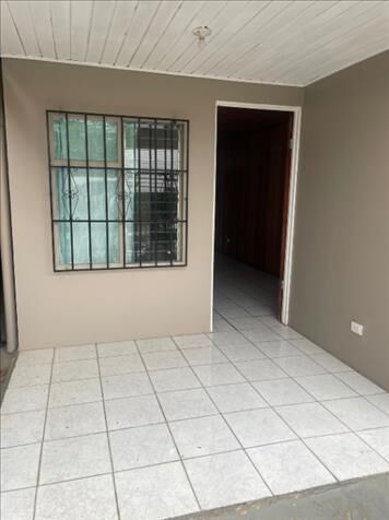 BELLEZA DE CASA EN EL CENTRO DE ATENAS.  en Atenas, Alajuela — ₡ 65 000 000