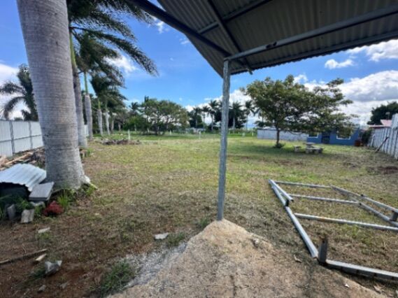 Venta de propiedad con casa terminada y dos en construcción  en Alajuela — ₡ 80 000 000