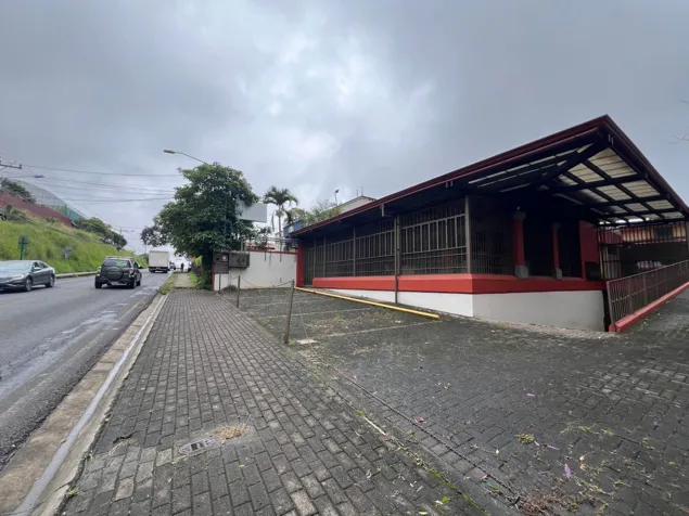 Venta de edificio comercial con salones de eventos en Heredia #27-646 GS en Mercedes, Heredia — $1,700,000