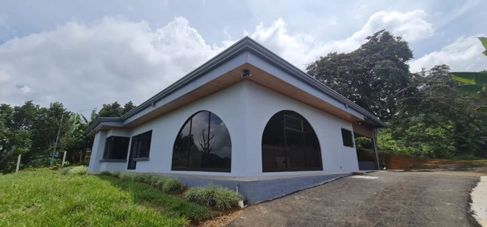 Amplia y Renovada Casa con Vistas al GAM – Terreno de 3,203 m² in Santiago, Palmares, Alajuela — ₡ 112 000 000