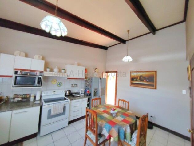 Venta de Casa en Uruca-San José. en Uruca, San José — ₡ 215 000 000