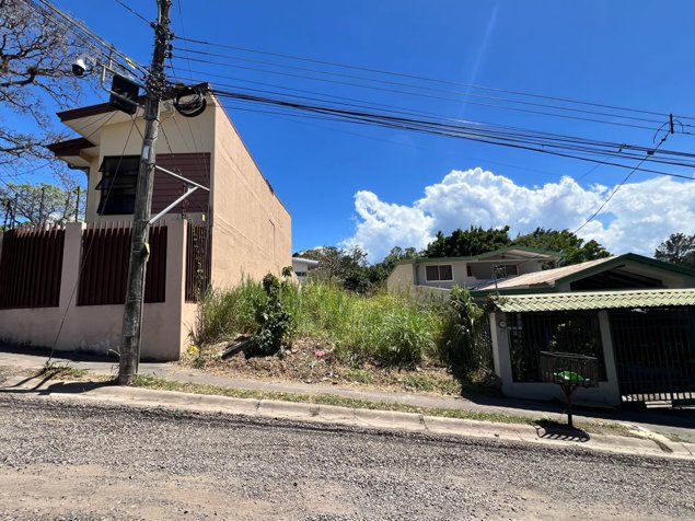 Se Vende Lote en Urbanización Bosques de Santa Ana in Pozos, Santa Ana, San José — ₡ 50 000 000