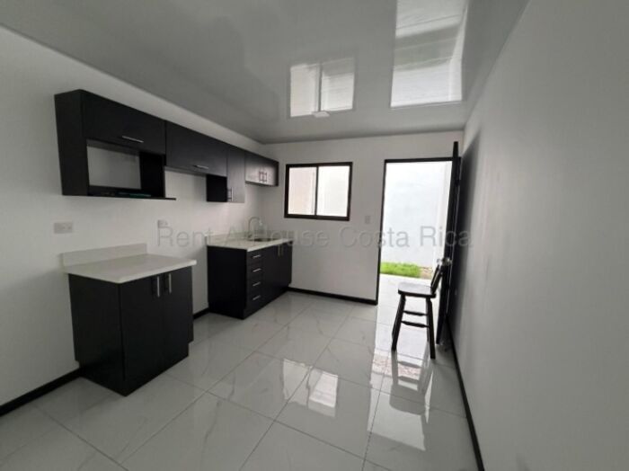 Casa independiente en venta, Tibas, Costa Rica en San Juan, Tibás, San José — ₡ 79 900 000