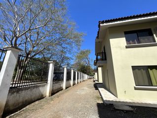 Encantadores Apartamentos en alquiler Playa Hermosa, Guanacaste en Sardinal, Carrillo, Guanacaste — $1,300 - Foto 4 de 30
