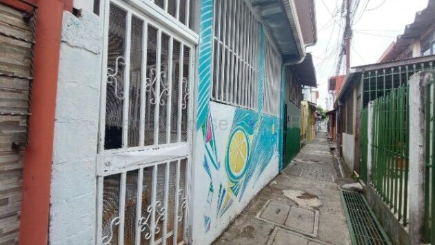 Venta | Casa remodelada con excelente ubicación en Hatillo 5 #27-19 GS en Hatillo, San José — $73,000