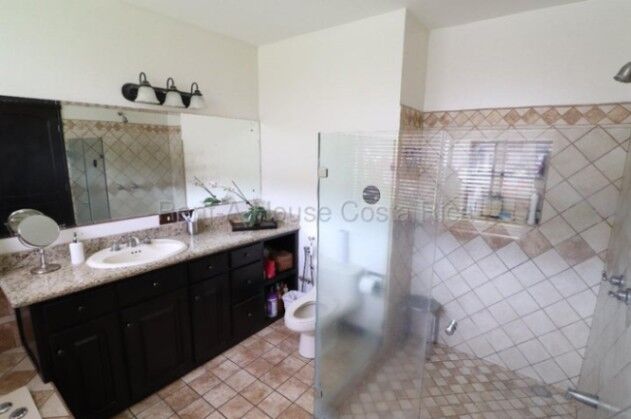 MLS-26-1739 KQ VENTA HERMOSA CASA SAN ISIDRO ALAJUELA CONTACTENOS AL # 88987222 in San Isidro, Alajuela — ₡ 325 000 000