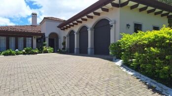 Venta de Casa en Colinas de Montealegre, Cartago – Seguridad, Espacios Amplios y Vistas Hermosas en San Juan, La Unión, Cartago — $1,200,000 - Foto 4 de 20