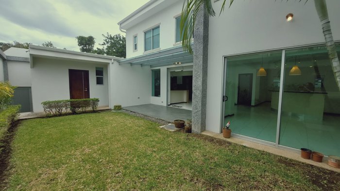 Casa moderna en condominio Santa Ana in Piedades, Santa Ana, San José — $2,800