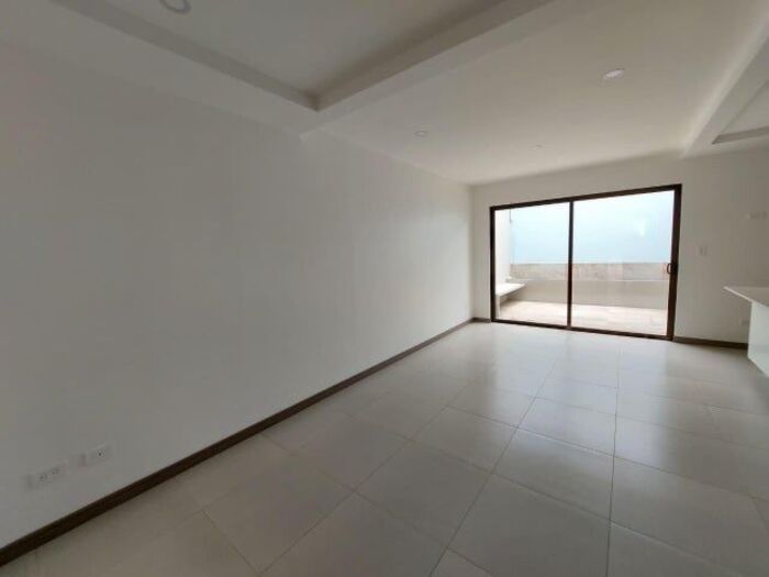 Se alquila casa con patio en condominio de San Antonio Escazú 26-354 en San Antonio, Escazú, San José — $1,600