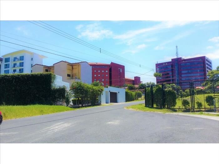 ALQUILER DE CASA AMOBLADA, SAN JOSE, ESCAZU, URBA QUINTANAR in Escazú, San José — $2,500