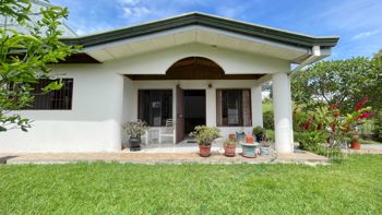 Lote esquinero de 352 m² en Escazú, ideal para remodelar o construir - Photo 2 of 3