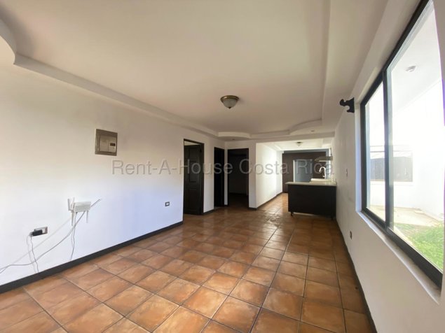 casa en venta en Pozos, Santa Ana, San jose en Mercedes, Heredia — ₡ 136 000 000 - Foto 2 de 10